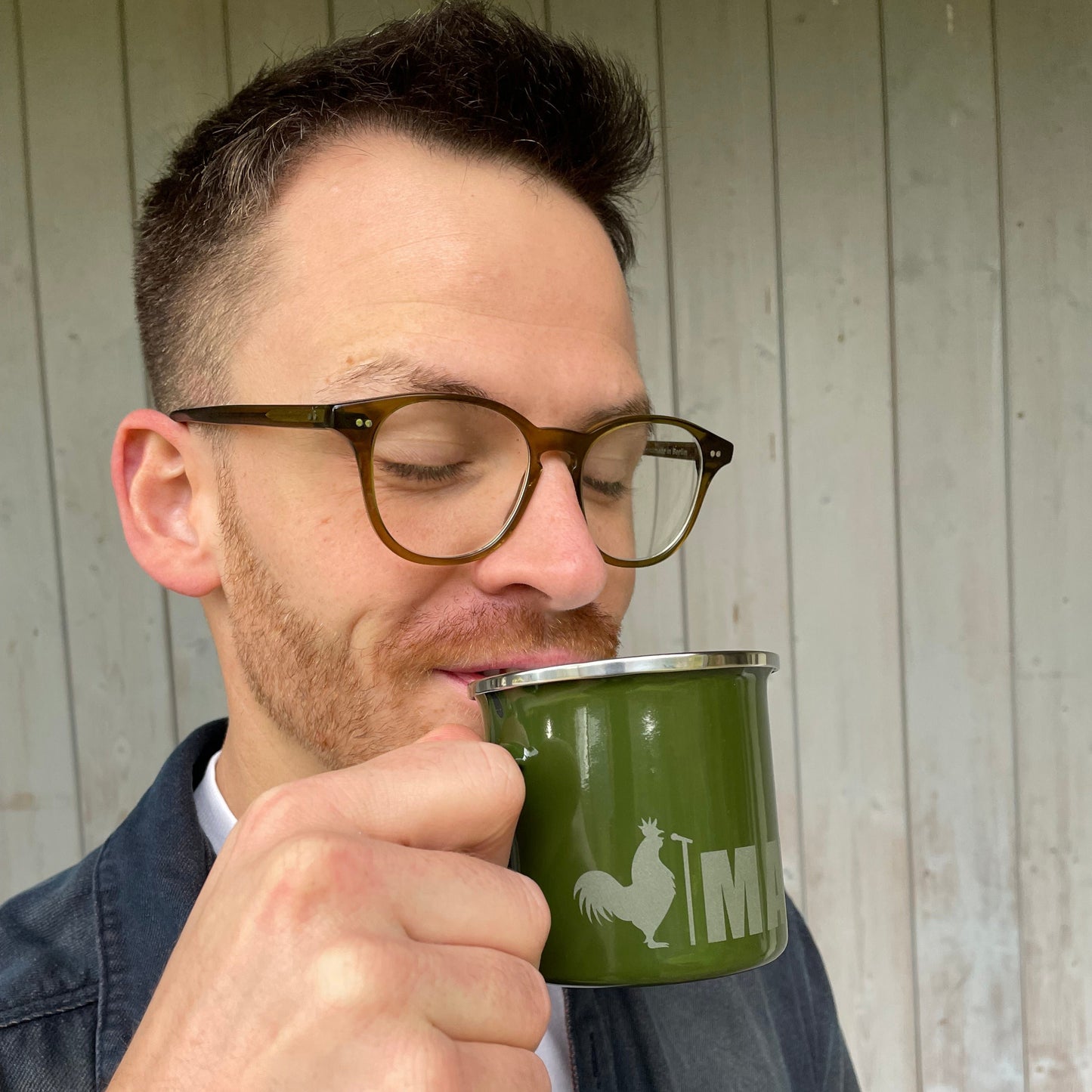 Emaillierte Metall-Tasse "Martin Frank"