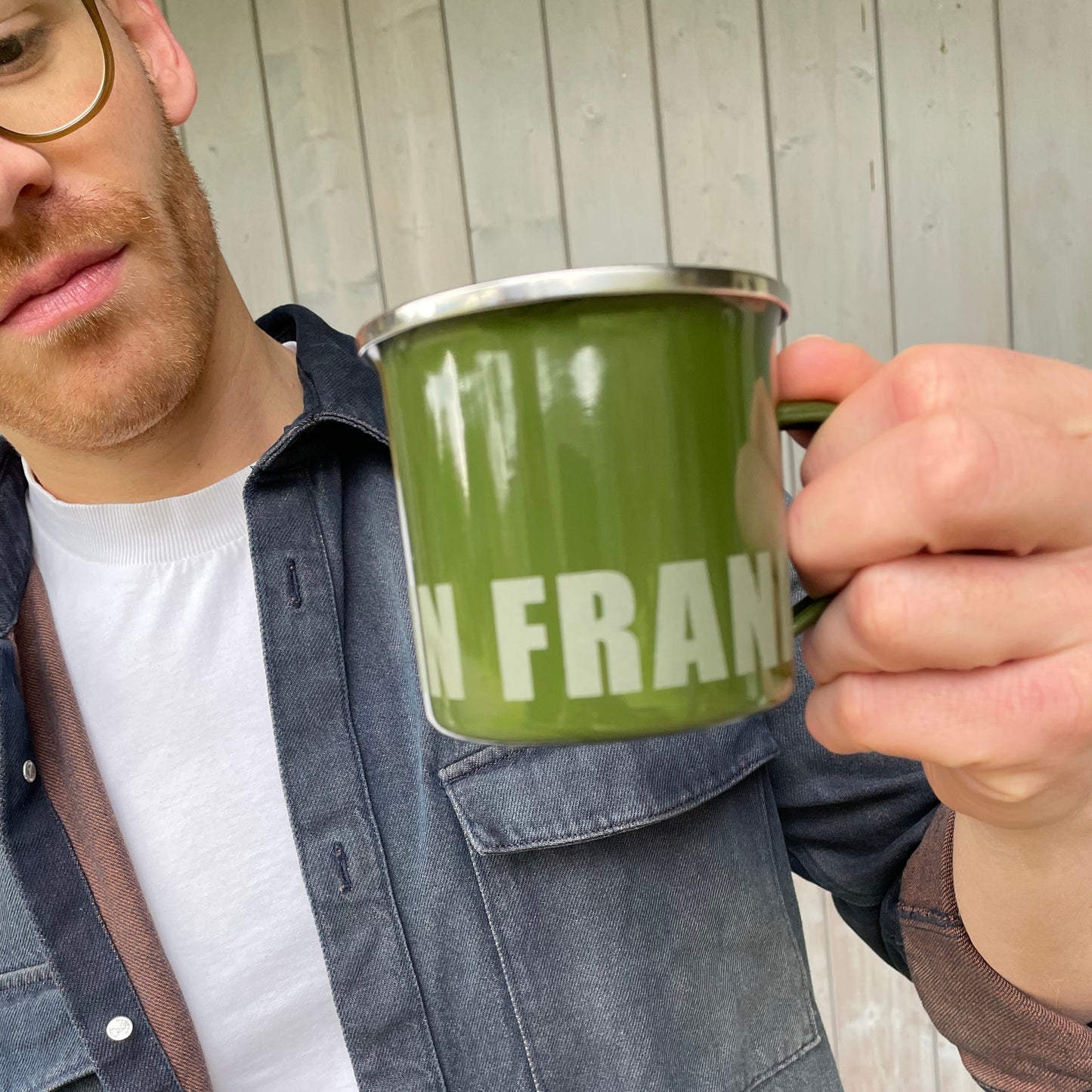 Emaillierte Metall-Tasse "Martin Frank"